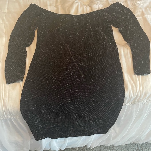 ***FREE w/purchase from my closet. Pretty little thing ruched gold shimmer dress - Picture 7 of 7